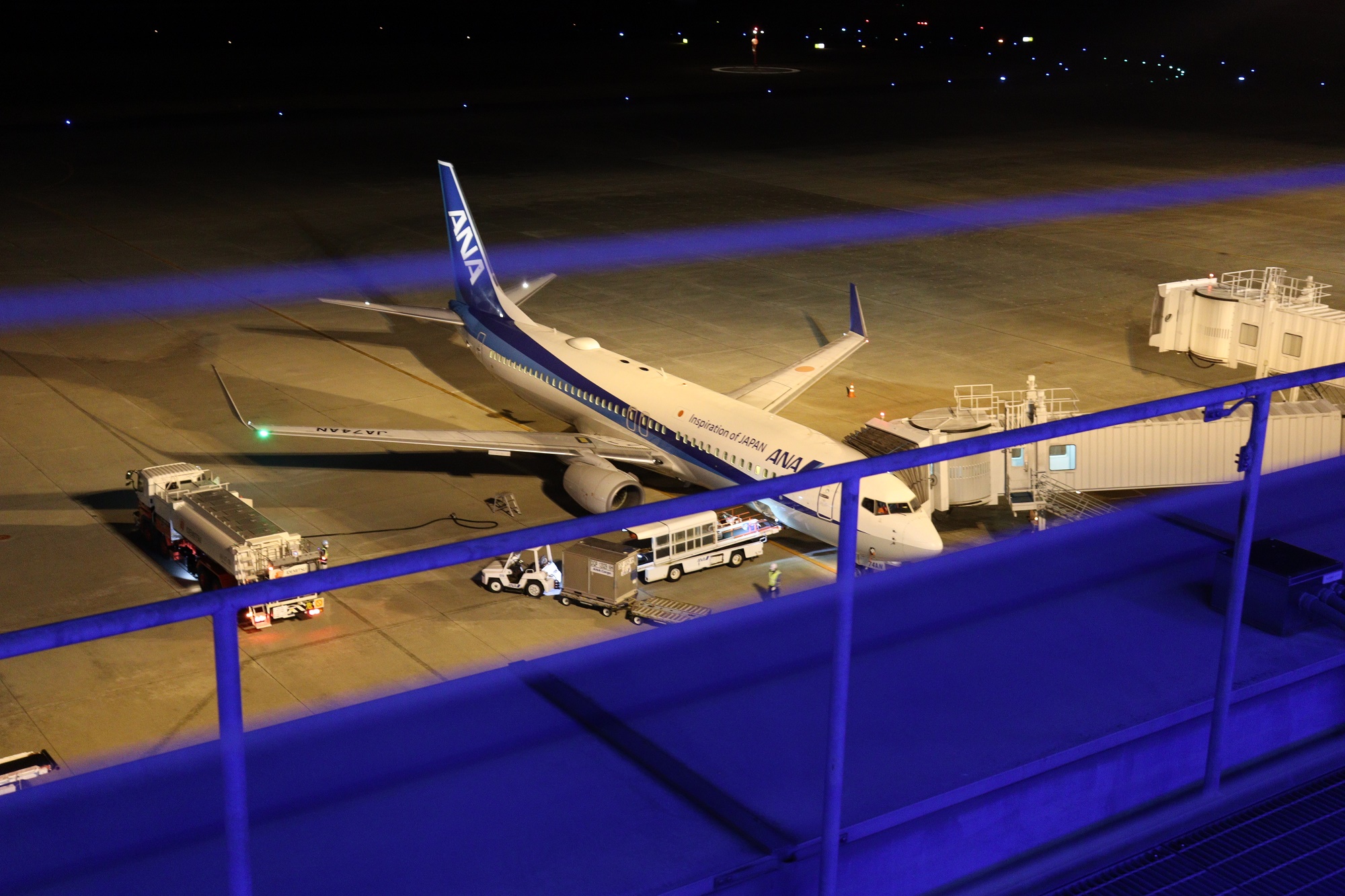 夜の仙台空港で飛行機鑑賞 小腹には石窯パン工房ばーすでいさんでサンドイッチタイム せんだいマチプラ